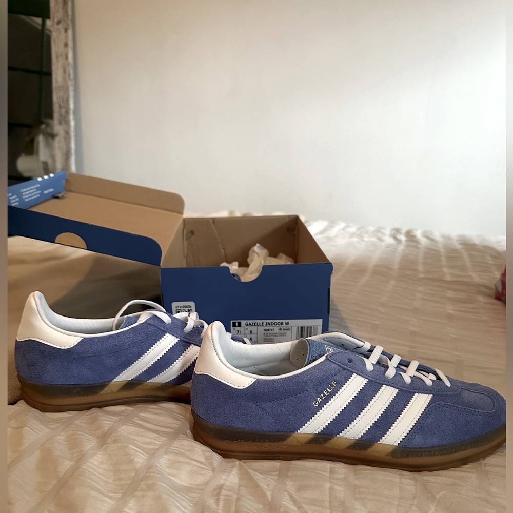 BRAND NEW WITH BOX Size 7.5 Blue Adidas Gazelle Sneakers with 2 colored laces